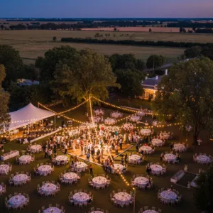 Filmación aérea de casamiento de noche con luces en estancia rural de Provincia de Buenos Aires